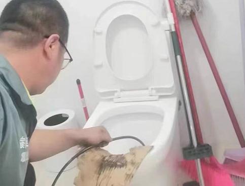 管道疏通为什么要找专业公司？区别在这里